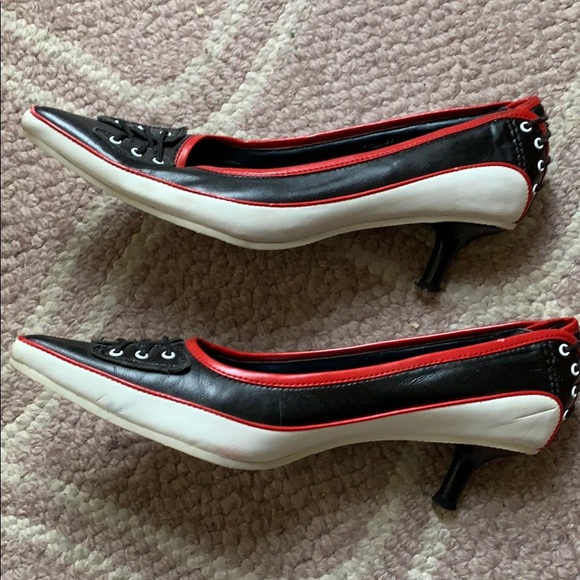 Pointed toes and criss cross back heels size 37. - Picture 3 of 7